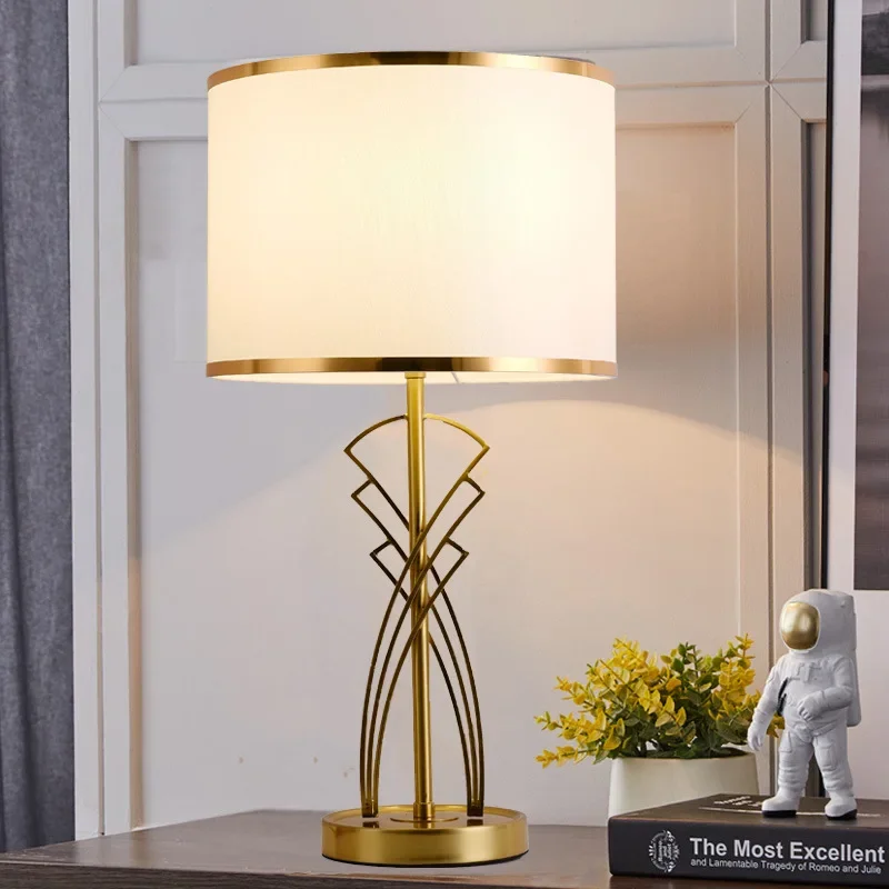 Light Luxury Table Lamp Living Room Master Bedroom Bedside Desk Lamp Nordic Creative Modern American Decorative Lamp
Light Luxury Table Lamp Living Room Master Bedroom Bedside Desk Lamp Nordic Creative Modern American Decorative Lamp