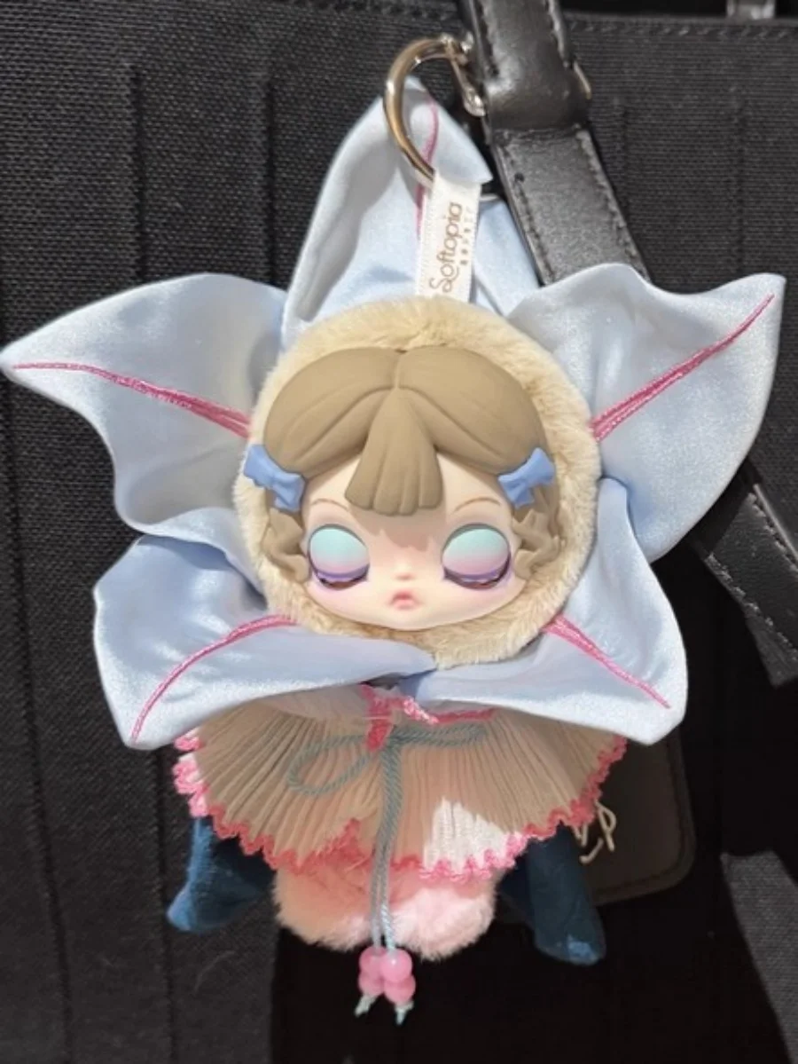 Оригинальная плюшевая подвеска-сюрприз Softopia Viola из серии «Не ждут цветения», фигурка-кукла, подарочная коробка-сюрприз
Оригинальная плюшевая подвеска-сюрприз Softopia Viola из серии «Не ждут цветения», фигурка-кукла, подарочная коробка-сюрприз