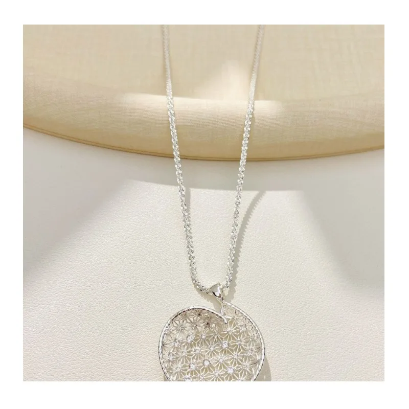 Summer New High-end Hollow Diamond-encrusted Shell Pendant Gypsy Star Fashion Temperament Simple Necklace Jewelry
Summer New High-end Hollow Diamond-encrusted Shell Pendant Gypsy Star Fashion Temperament Simple Necklace Jewelry