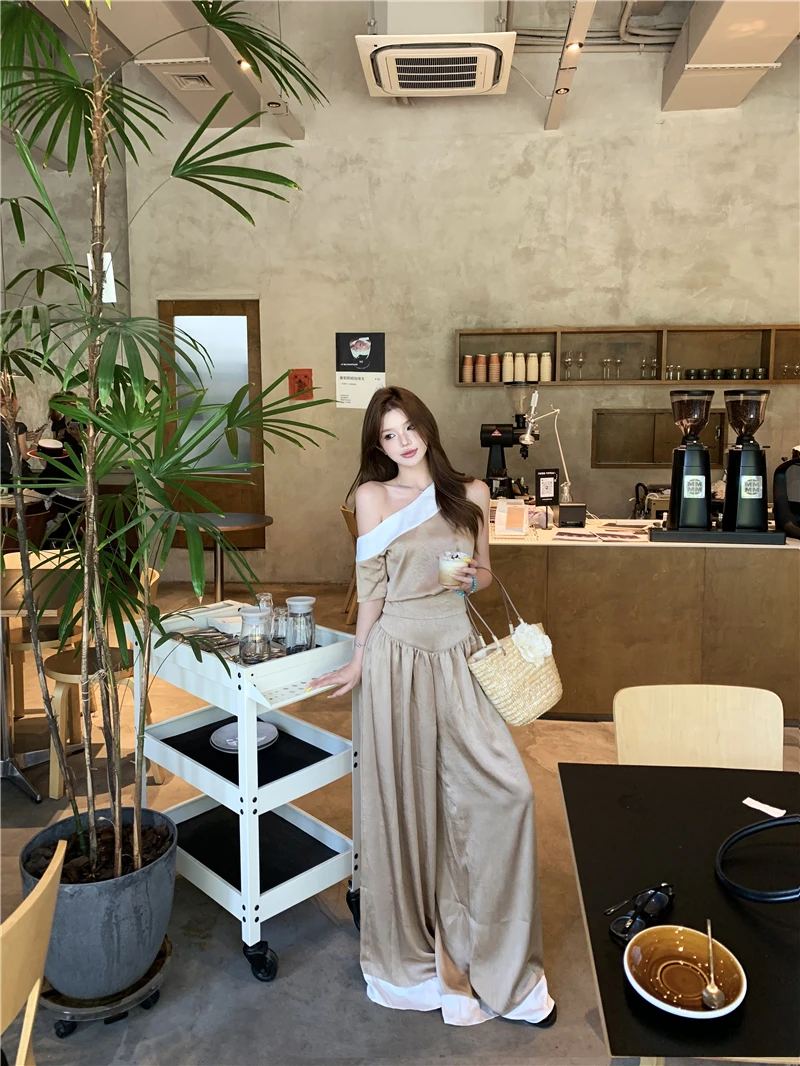 Elegant Color Block Satin Short Sleeve T-Shirt Women's Summer Fashion Set Loose Wide Leg Casual Pants Two Piece Set
Elegant Color Block Satin Short Sleeve T-Shirt Women's Summer Fashion Set Loose Wide Leg Casual Pants Two Piece Set