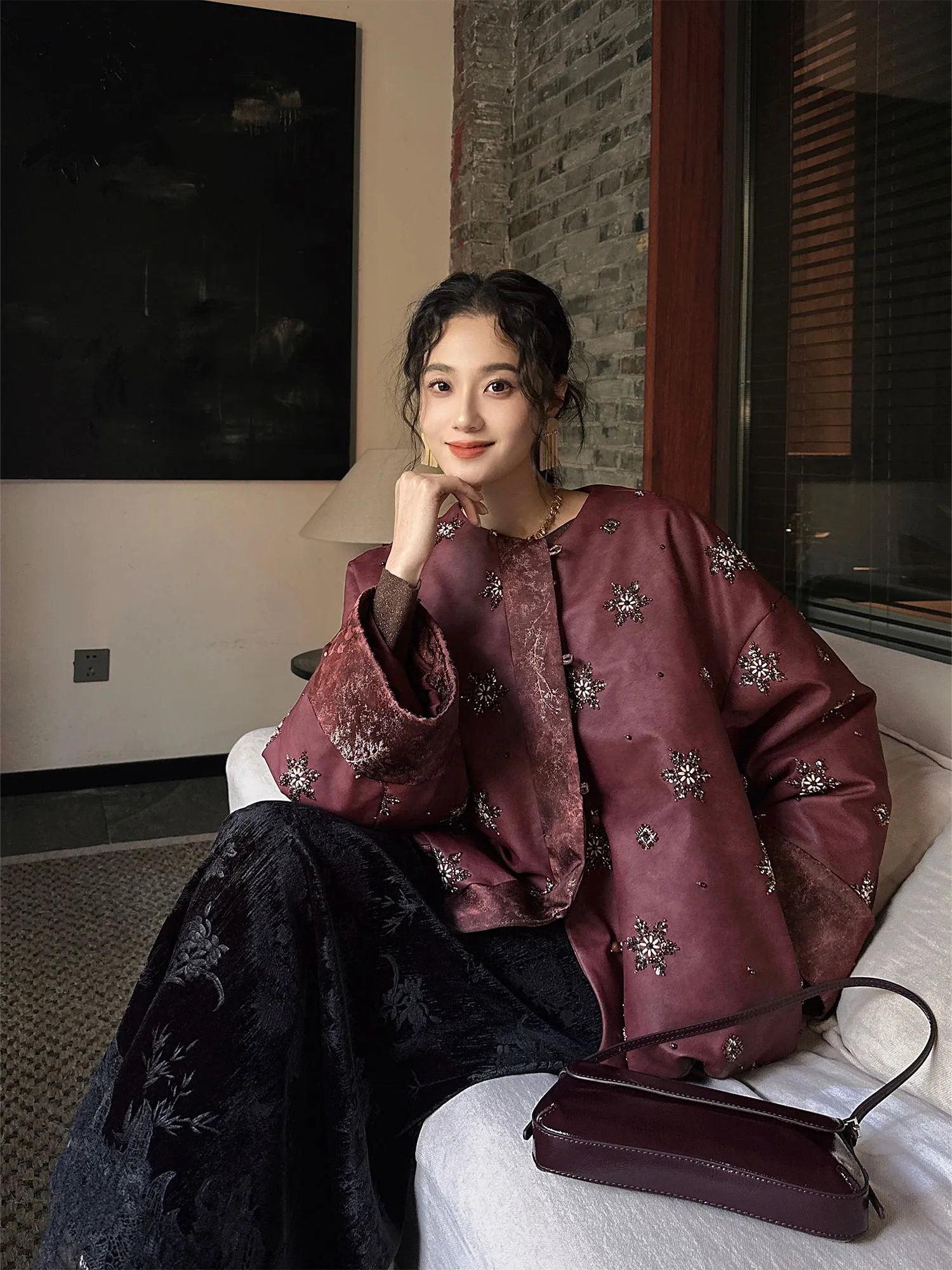 Sanji Bla Flower ort Embroidered Pearl down Jaet New Chinese Sle Women's Winter Coat Warm Sli Commute Faion
Sanji Bla Flower ort Embroidered Pearl down Jaet New Chinese Sle Women's Winter Coat Warm Sli Commute Faion