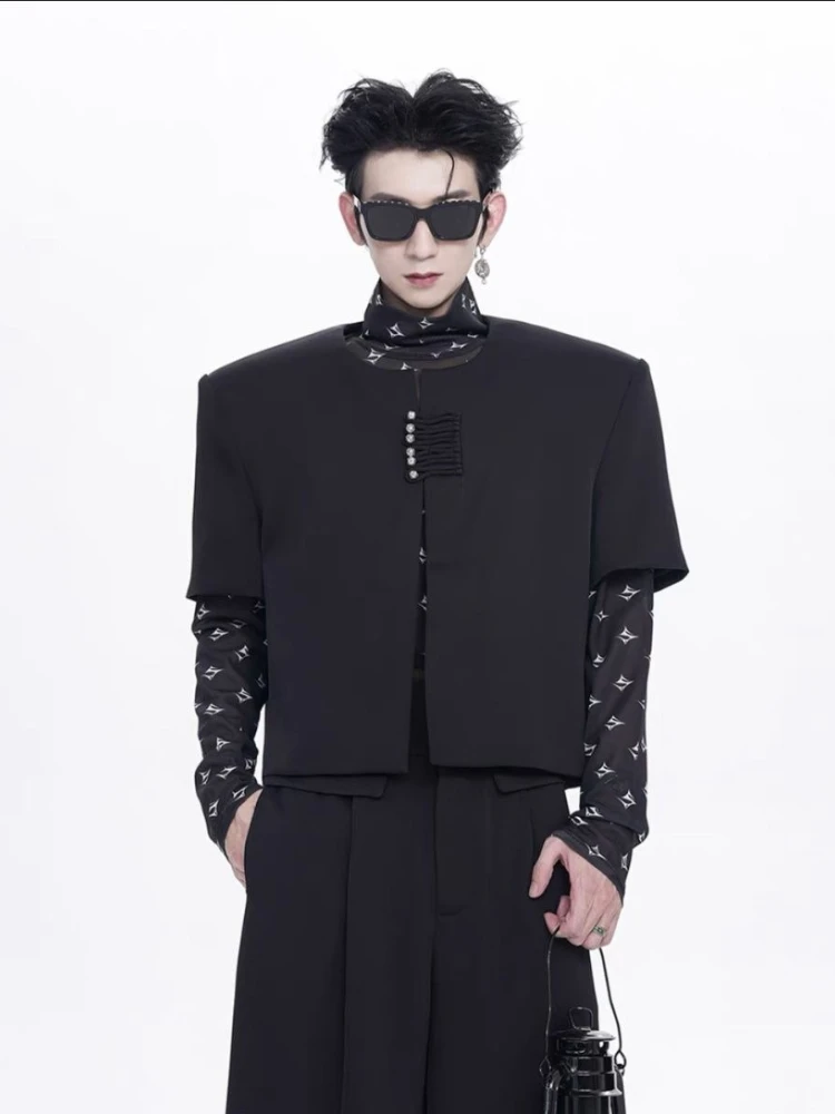 Темный новый мужской пиджак S/S, жилет, летняя роскошная нишевая куртка с мягкими плечами и воротником-стойкой, пальто с короткими рукавами
Темный новый мужской пиджак S/S, жилет, летняя роскошная нишевая куртка с мягкими плечами и воротником-стойкой, пальто с короткими рукавами
