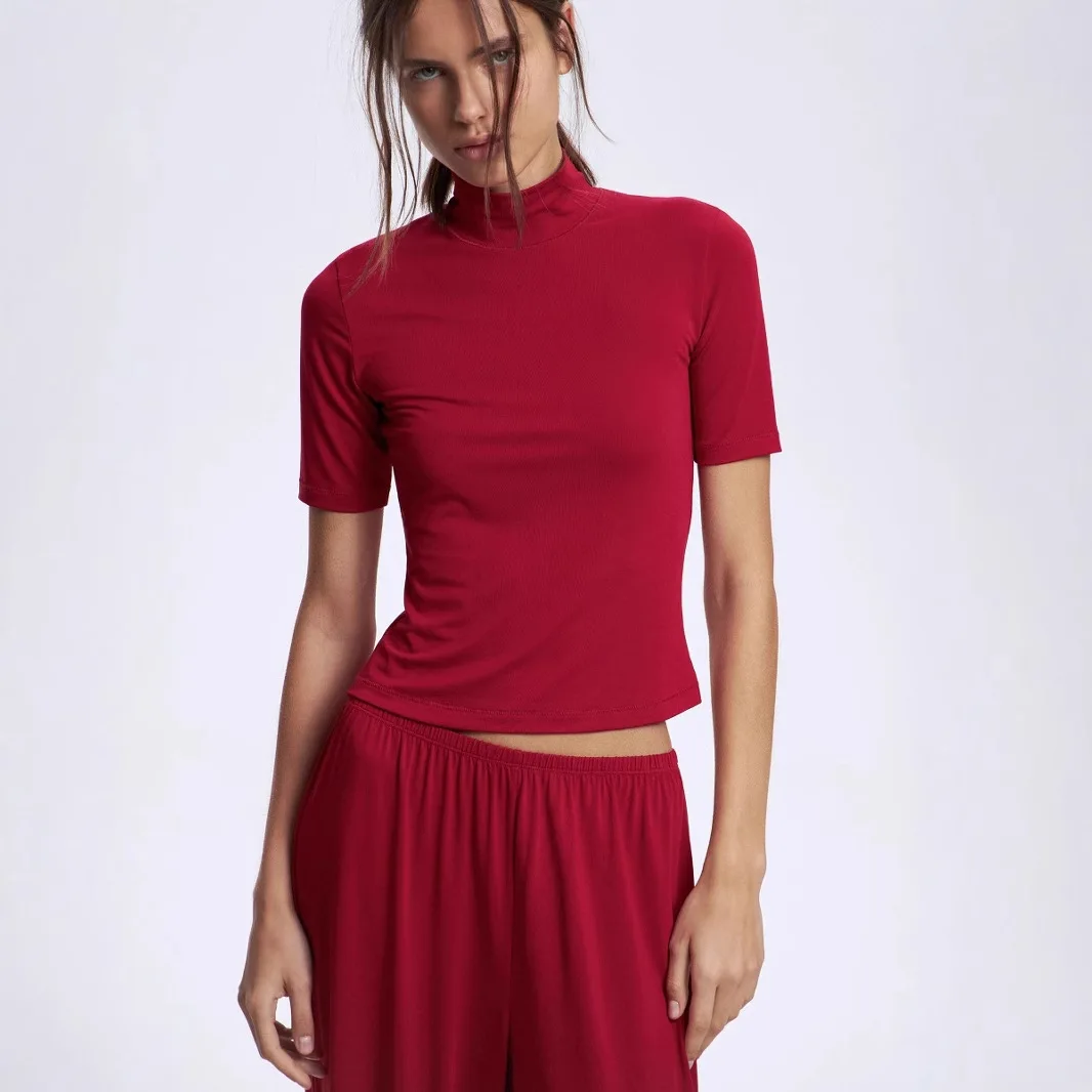 Spring 2025 Women's Modal Set Soft Comfortable round Ne ort Sve Top + Capri Pants Casual Sportswear Ensemble
Spring 2025 Women's Modal Set Soft Comfortable round Ne ort Sve Top + Capri Pants Casual Sportswear Ensemble