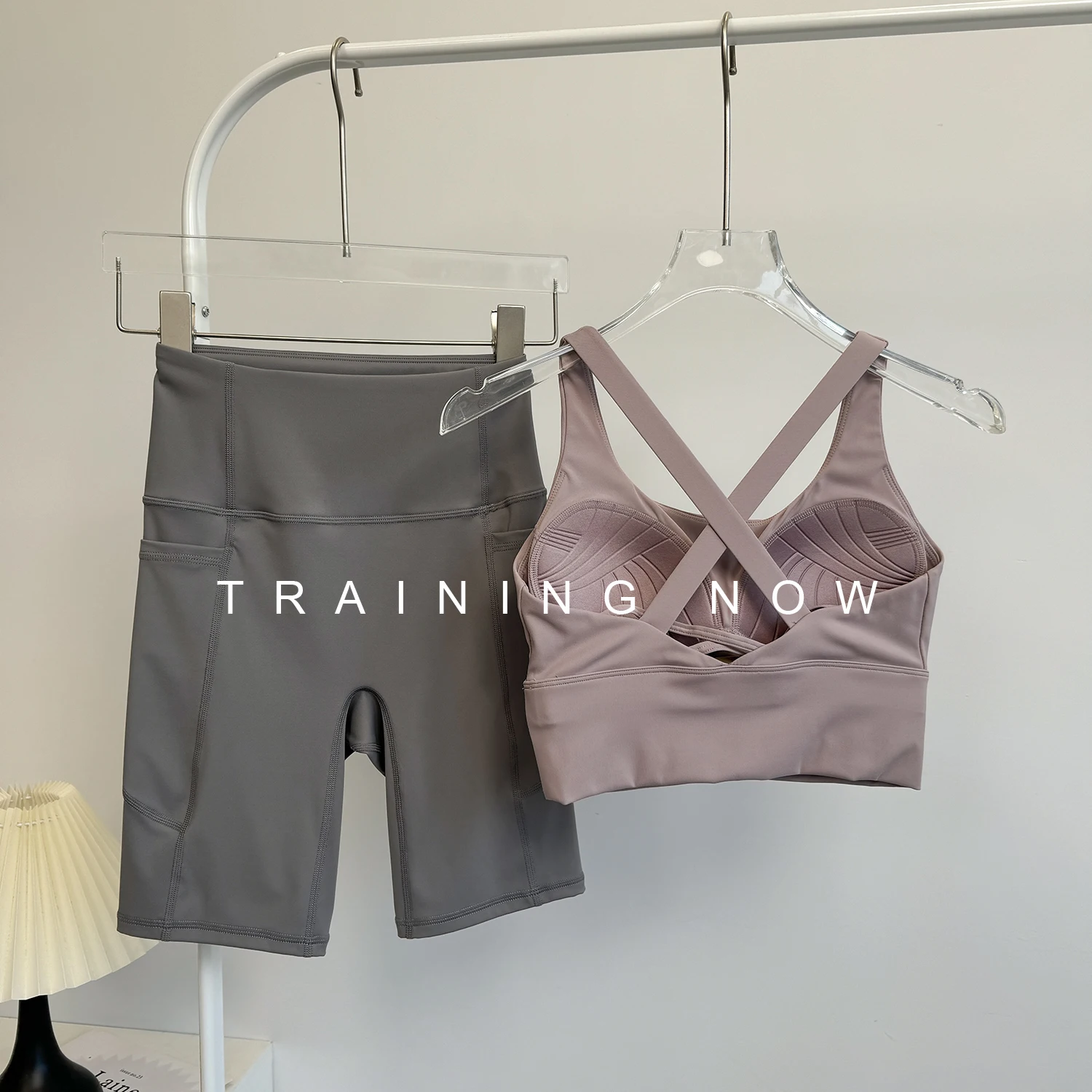 Женский костюм для йоги 2025, новый высококачественный тренировочный костюм для фитнеса для пилатеса, укороченные брюки, летний спортивный жилет
Женский костюм для йоги 2025, новый высококачественный тренировочный костюм для фитнеса для пилатеса, укороченные брюки, летний спортивный жилет