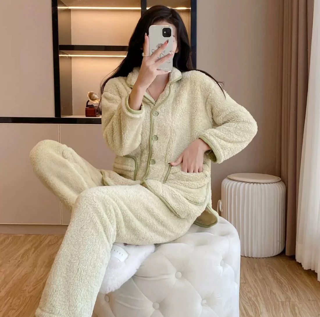 Light luxury simple pure color pajamas couple thick home clothes set long sleeve long pants winter high-end feeling home clothes
Light luxury simple pure color pajamas couple thick home clothes set long sleeve long pants winter high-end feeling home clothes