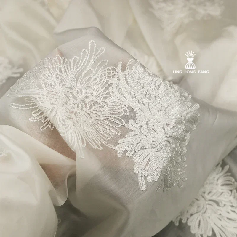 Late Autumn Light Chrysanthemum Embroidery Cotton Fabric for Camisole Dress Shirt Clothing Desinger Fabrics Sewing Patchwork
Late Autumn Light Chrysanthemum Embroidery Cotton Fabric for Camisole Dress Shirt Clothing Desinger Fabrics Sewing Patchwork