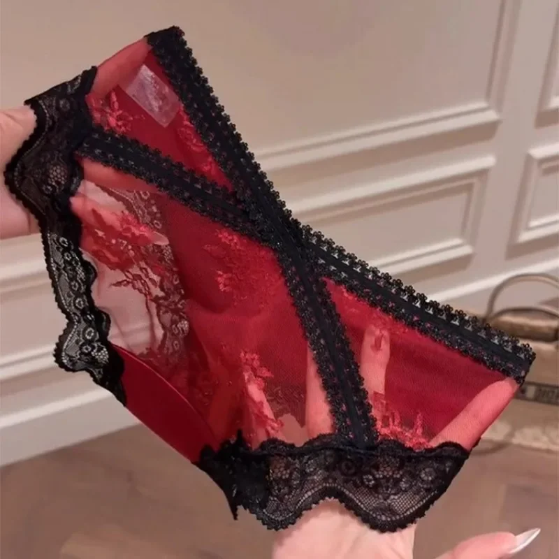 Lace Embroidery Hollow Out Sexy Underwear for Women Low Waist Bow Mesh Transparent Panties Cotton Crotch Soft Briefs Lingerie
Lace Embroidery Hollow Out Sexy Underwear for Women Low Waist Bow Mesh Transparent Panties Cotton Crotch Soft Briefs Lingerie
