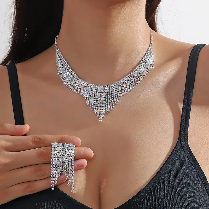 Claw Chain Full Diamond AB Colorful Crystals Tassel Earrings and Necklace Set Retro Simple Dress Clavicle Chain Female
Claw Chain Full Diamond AB Colorful Crystals Tassel Earrings and Necklace Set Retro Simple Dress Clavicle Chain Female