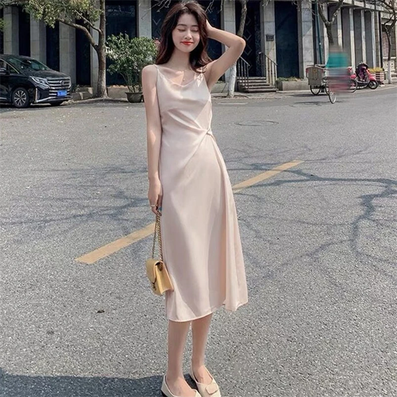 Spring and Summer New A-line Slim Dress Korean Style V-Neck Fashion Chic Satin Camisole dress Candy Colors Elegant Vestidos
Spring and Summer New A-line Slim Dress Korean Style V-Neck Fashion Chic Satin Camisole dress Candy Colors Elegant Vestidos