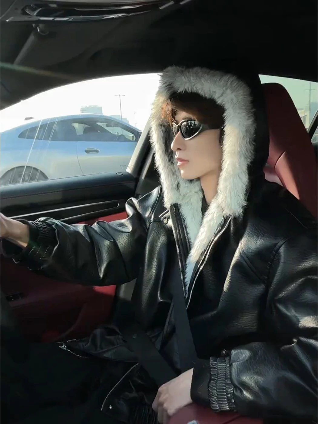 Утепленная мужская зимняя куртка из искусственной кожи с капюшоном и воротником из меха Wolf King, с хлопковой подкладкой для сохранения тепла
Утепленная мужская зимняя куртка из искусственной кожи с капюшоном и воротником из меха Wolf King, с хлопковой подкладкой для сохранения тепла