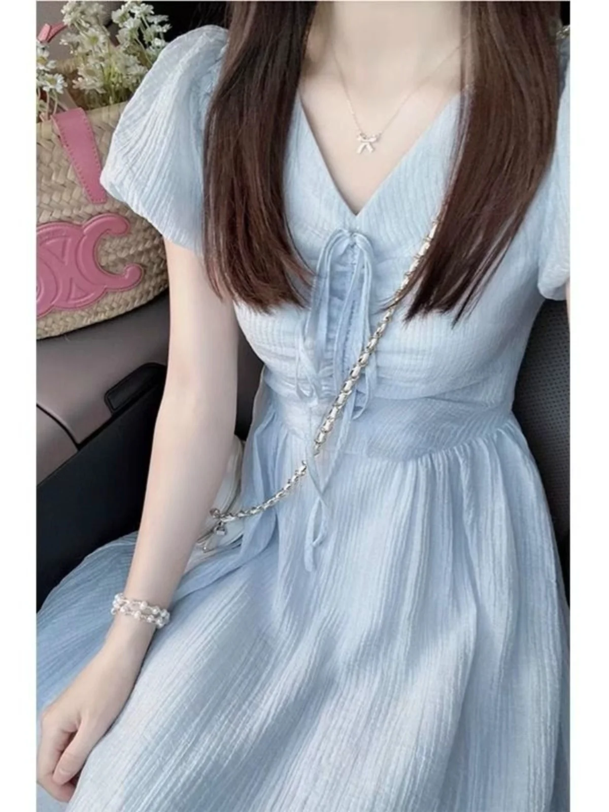 Elegant V-neck Bubble Sleeve Dress Women's Summer New Waist-cinching Pleated High Waist Loose Long Dress Neutral Style A-line...
Elegant V-neck Bubble Sleeve Dress Women's Summer New Waist-cinching Pleated High Waist Loose Long Dress Neutral Style A-line...