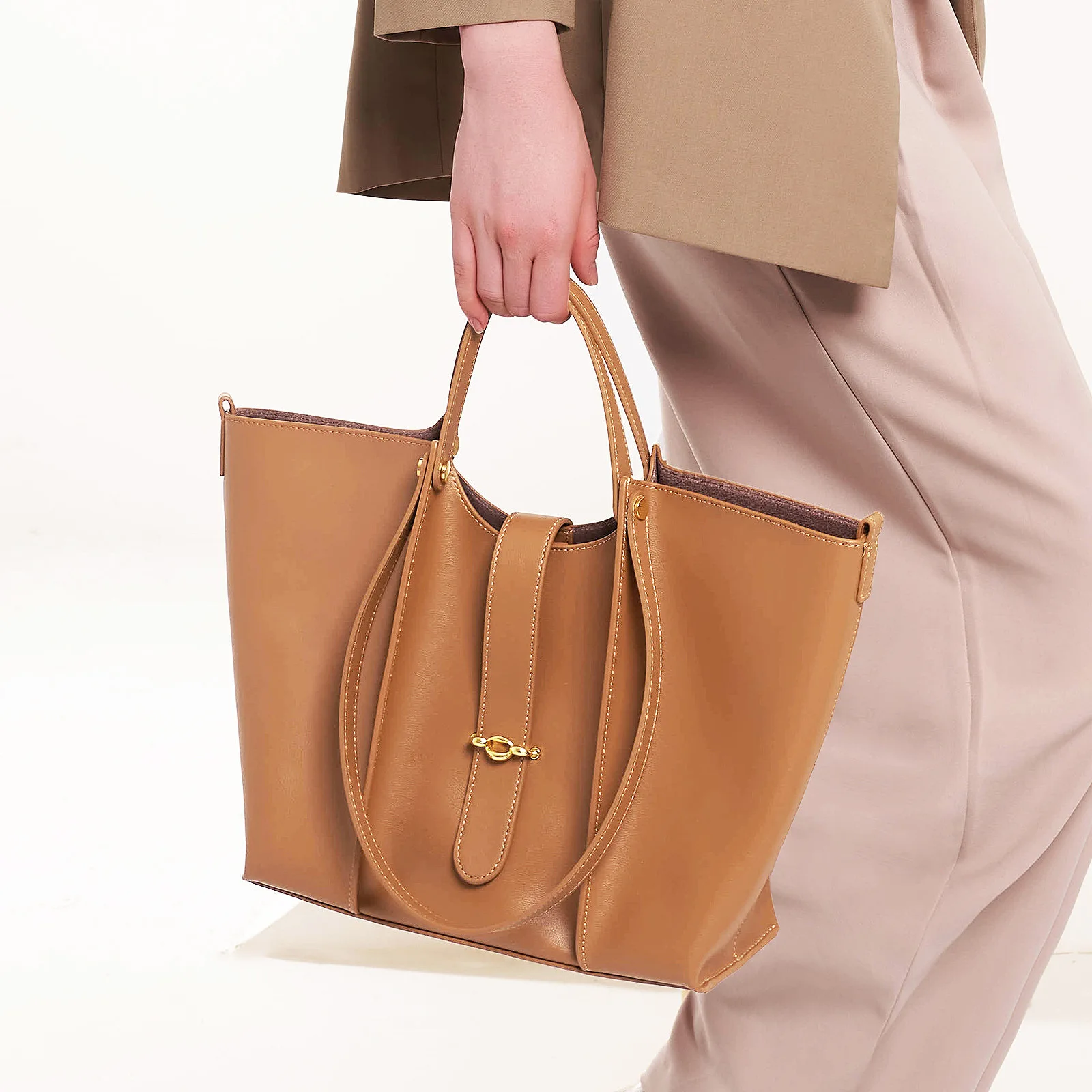 Versatile commuting tote bag made of genuine leather with large capacity and high-end feel, women's single shoulder handbag
Versatile commuting tote bag made of genuine leather with large capacity and high-end feel, women's single shoulder handbag