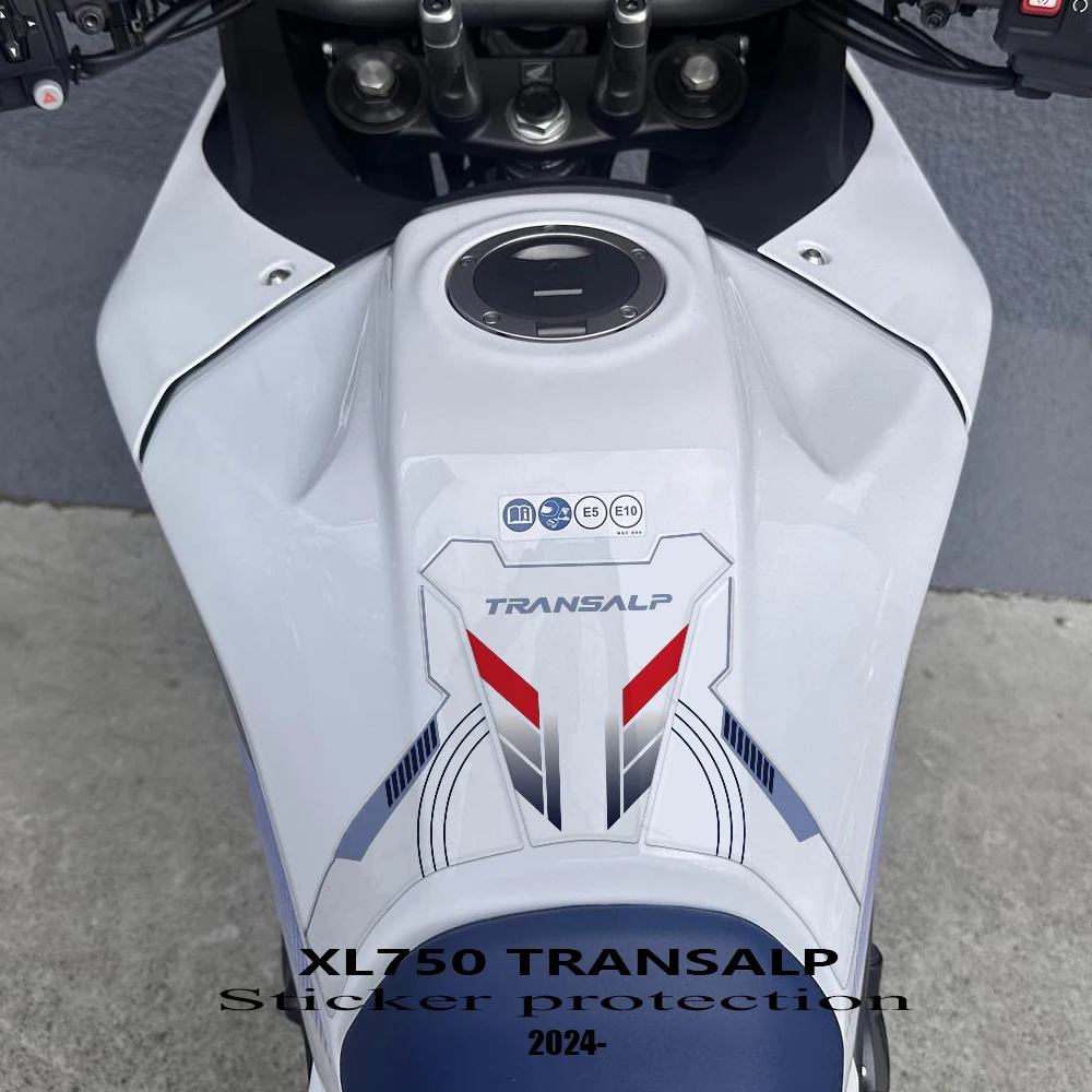 Накладка на бак для XL750 Transalp, защитный комплект XL750, аксессуары для мотоциклов, противоскользящая накладка на топливный бак, 3D-наклейка из смолы
Накладка на бак для XL750 Transalp, защитный комплект XL750, аксессуары для мотоциклов, противоскользящая накладка на топливный бак, 3D-наклейка из смолы