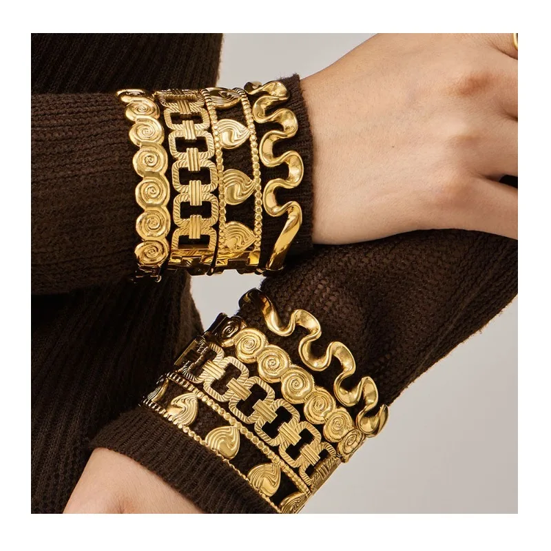 Niche Light Luxury High Texture Geometric Wide Version Buckle Bracelet Combination Stainless Steel Plated Real Gold Personalized
Niche Light Luxury High Texture Geometric Wide Version Buckle Bracelet Combination Stainless Steel Plated Real Gold Personalized