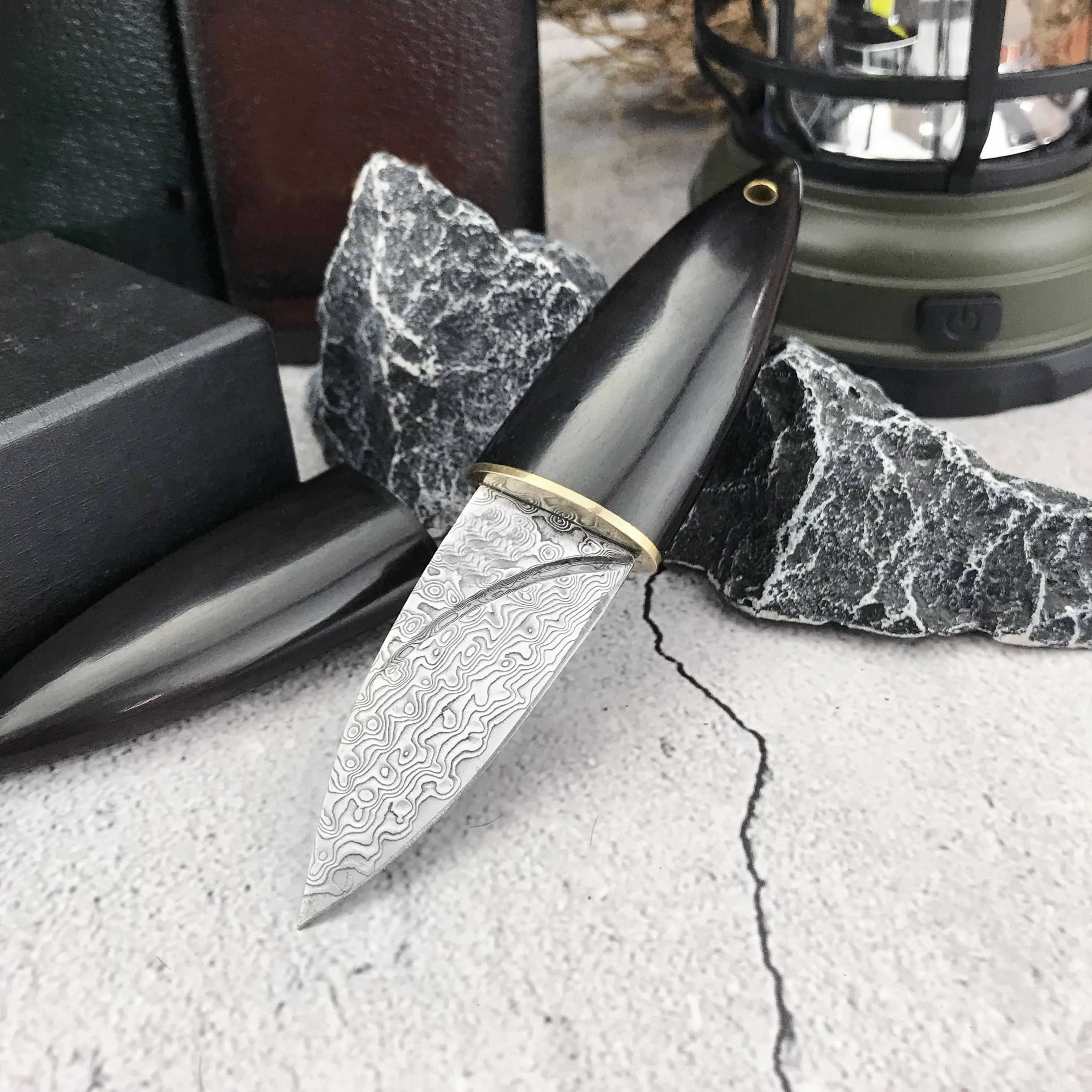 Olive knife, made of Damascus steel material, ebony handle, pocket knife, climbing, hiking, small cutting, outdoor tool knife
Olive knife, made of Damascus steel material, ebony handle, pocket knife, climbing, hiking, small cutting, outdoor tool knife