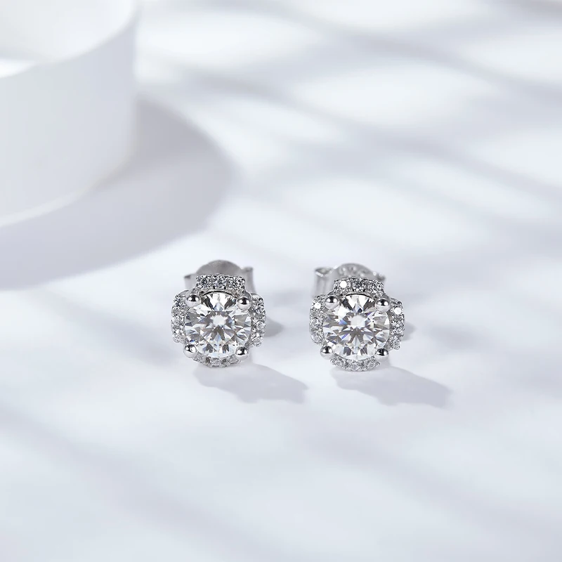 ZYLIFELOVE Flower Love High Quality Mosan Diamond with Black Card Certificate Over Drill Pen Silver Ear Nail Earrings for Women
ZYLIFELOVE Flower Love High Quality Mosan Diamond with Black Card Certificate Over Drill Pen Silver Ear Nail Earrings for Women