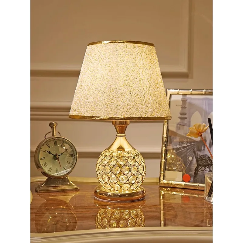 Crystal desk lamp bedroom bedside table lamp wedding senior sense light luxury 2025 new Internet celebrity PC and console game s
Crystal desk lamp bedroom bedside table lamp wedding senior sense light luxury 2025 new Internet celebrity PC and console game s