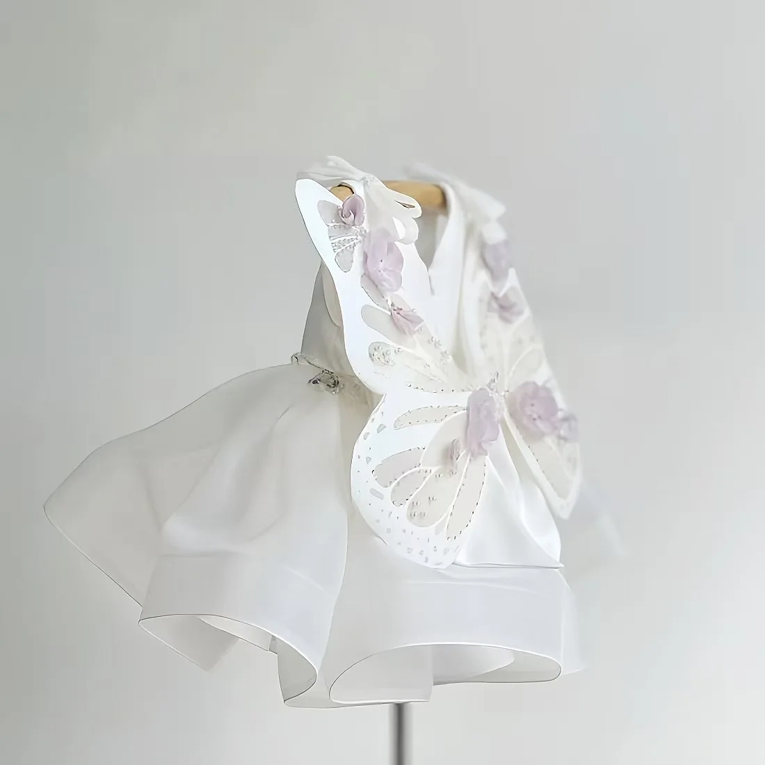 New Design Princess Dress for Girls with Butterfly Wings, White Children's Showcasing Cute Mini Dress One-Year-Old Puff Skirt
New Design Princess Dress for Girls with Butterfly Wings, White Children's Showcasing Cute Mini Dress One-Year-Old Puff Skirt