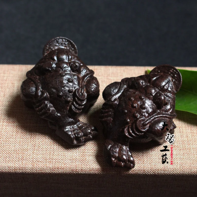 Factory Wholesale Vietnamese Natural Driftwood Three-legged Toad Driftwood Ornament Craft Handheld Piece
Factory Wholesale Vietnamese Natural Driftwood Three-legged Toad Driftwood Ornament Craft Handheld Piece