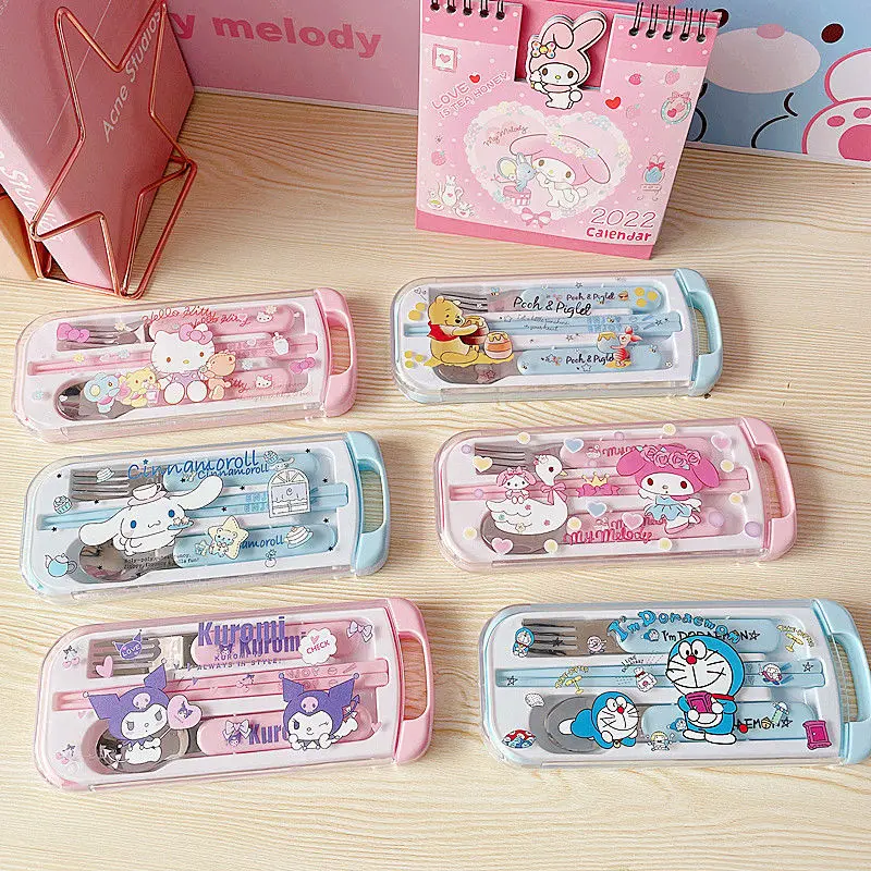 Kawaii Hello Kitty Children Cutlery Set Anime Kuromi Melody Chopsticks Spoon Fork Three-piece Suit Tableware Storage Box NEW
Kawaii Hello Kitty Children Cutlery Set Anime Kuromi Melody Chopsticks Spoon Fork Three-piece Suit Tableware Storage Box NEW