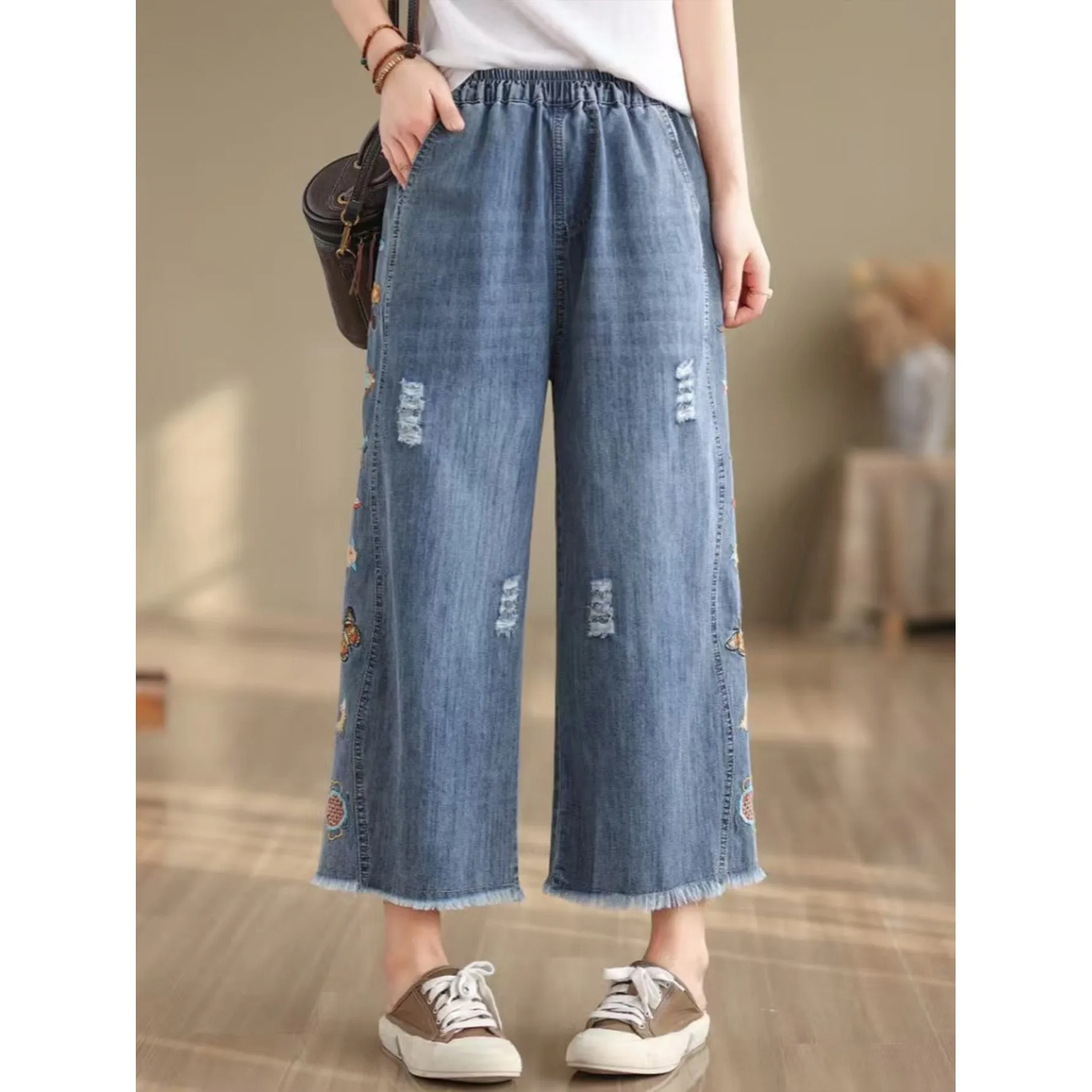 Легкие широкие джинсы с цветочной вышивкой, женские модные трендовые джинсовые брюки из искусственной ткани с низкой талией, весна-лето-осень
Легкие широкие джинсы с цветочной вышивкой, женские модные трендовые джинсовые брюки из искусственной ткани с низкой талией, весна-лето-осень