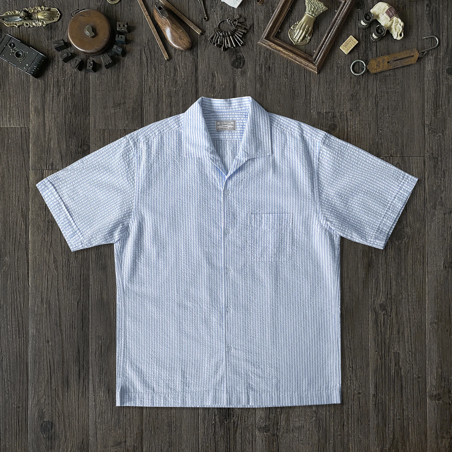 1950s Summer Vintage Simple Breathable Cotton Blue and White Striped Seersucker Lapel Shirt
1950s Summer Vintage Simple Breathable Cotton Blue and White Striped Seersucker Lapel Shirt