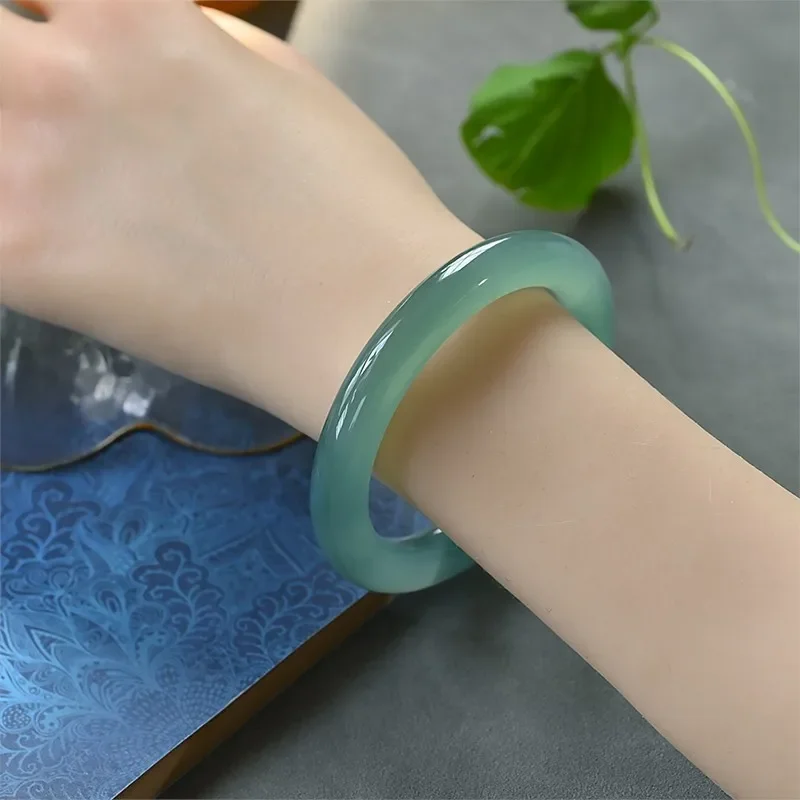Natural Light Green Jade Bracelet Women's Elegant Round Bar Bangle Princess Temperament Exquisite Jewelry Enhances Energy Gift
Natural Light Green Jade Bracelet Women's Elegant Round Bar Bangle Princess Temperament Exquisite Jewelry Enhances Energy Gift