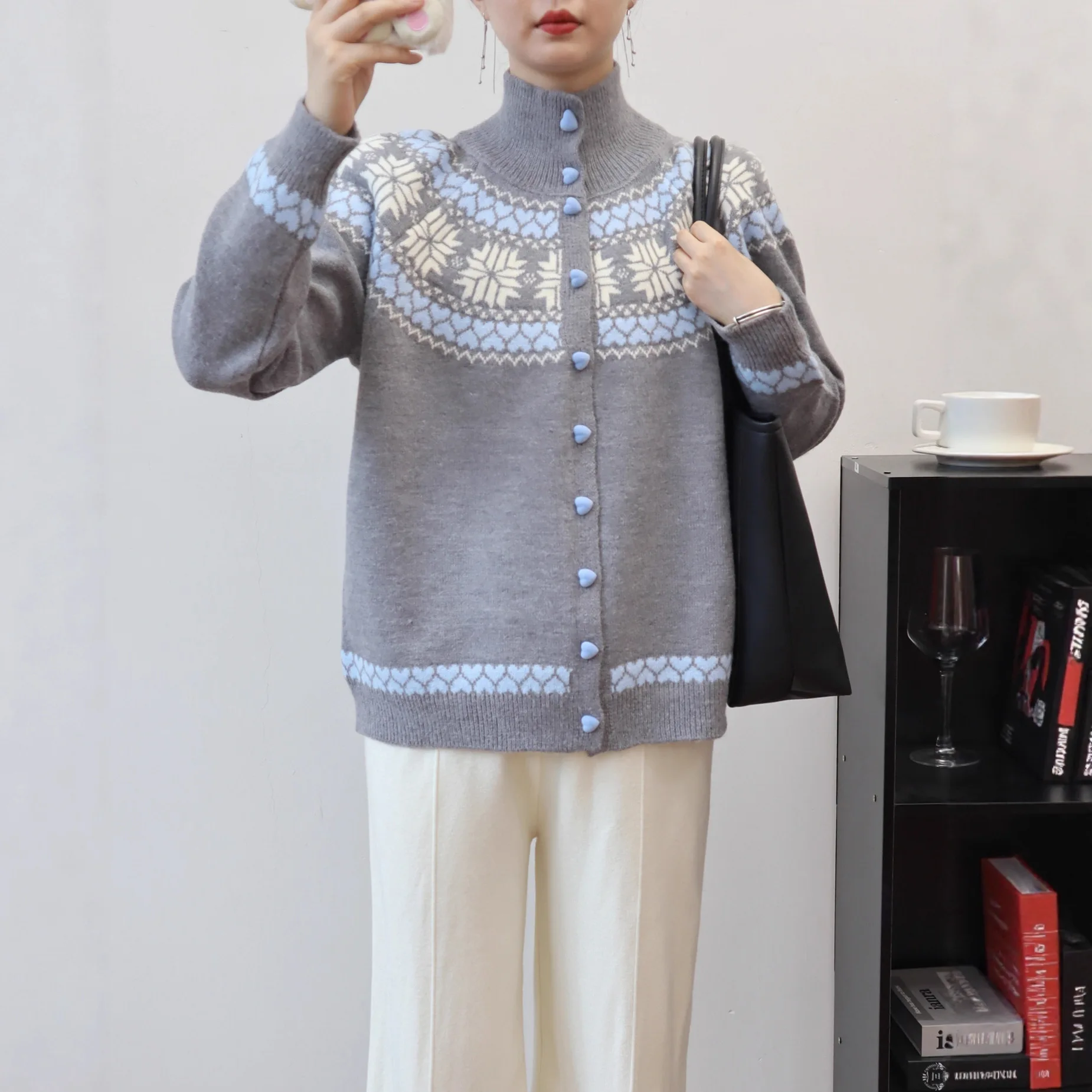 New Fashion Autumn Winter Women's Casual Trendy Contrast Color Loose Turtleneck Long Sleeve Knitted Sweater Coat Female Cardigan
New Fashion Autumn Winter Women's Casual Trendy Contrast Color Loose Turtleneck Long Sleeve Knitted Sweater Coat Female Cardigan