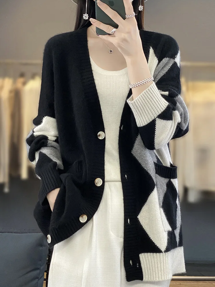 Women Clashing Colors Wool Cardigan V-Neck Loose Autumn Winter Thick Sweater 100% Merino Wool Knitwear Korean Clothes Tops
Women Clashing Colors Wool Cardigan V-Neck Loose Autumn Winter Thick Sweater 100% Merino Wool Knitwear Korean Clothes Tops