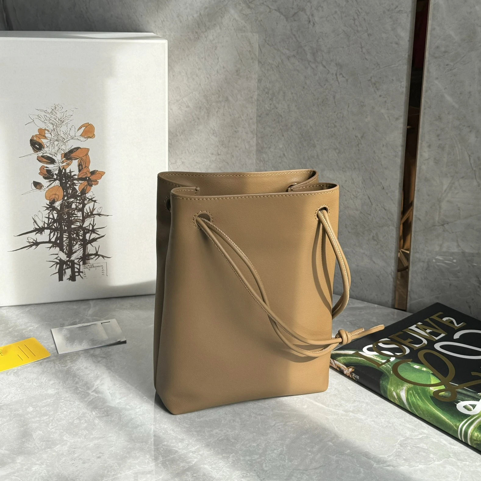 Luxury Women Designer Handbags High Quality Ladies Bucket Shoulder Bag Famous Brand Casual Handmade French Retro Purse
Luxury Women Designer Handbags High Quality Ladies Bucket Shoulder Bag Famous Brand Casual Handmade French Retro Purse