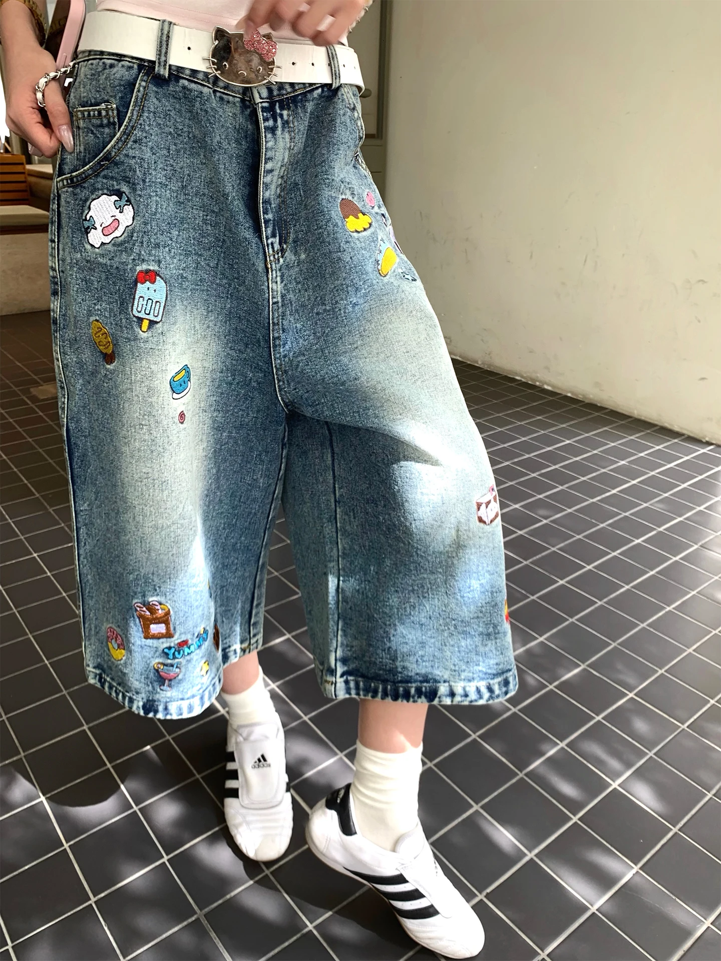 Deep Blue Embroidered Wide Leg Jeans Women's Loose Slimming Fashionable Mid-Length Denim Trousers by Xueke
Deep Blue Embroidered Wide Leg Jeans Women's Loose Slimming Fashionable Mid-Length Denim Trousers by Xueke
