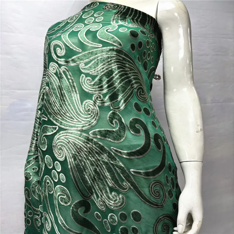 5 ярдов, нигерийская флокированная бархатная кружевная ткань с блестками, байковая африканская тяжелая бусина и жемчуг для женщин, вечерние платья 12L89203
5 ярдов, нигерийская флокированная бархатная кружевная ткань с блестками, байковая африканская тяжелая бусина и жемчуг для женщин, вечерние платья 12L89203