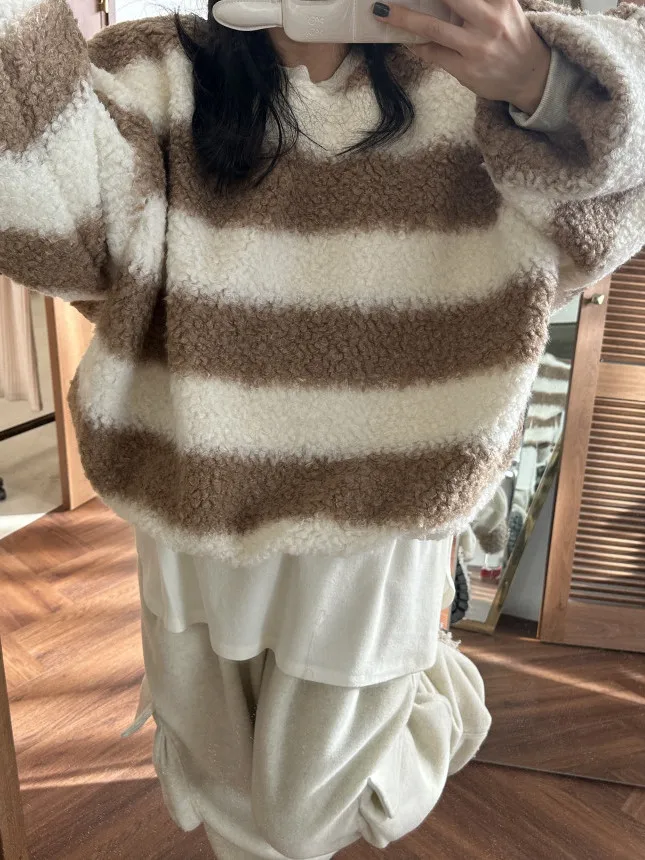 Thiened Warm Fce Striped Sweatirt Women Winter Fluffy Lamb Velvet Loose round Ne Top Casual Sle Long Sve
Thiened Warm Fce Striped Sweatirt Women Winter Fluffy Lamb Velvet Loose round Ne Top Casual Sle Long Sve