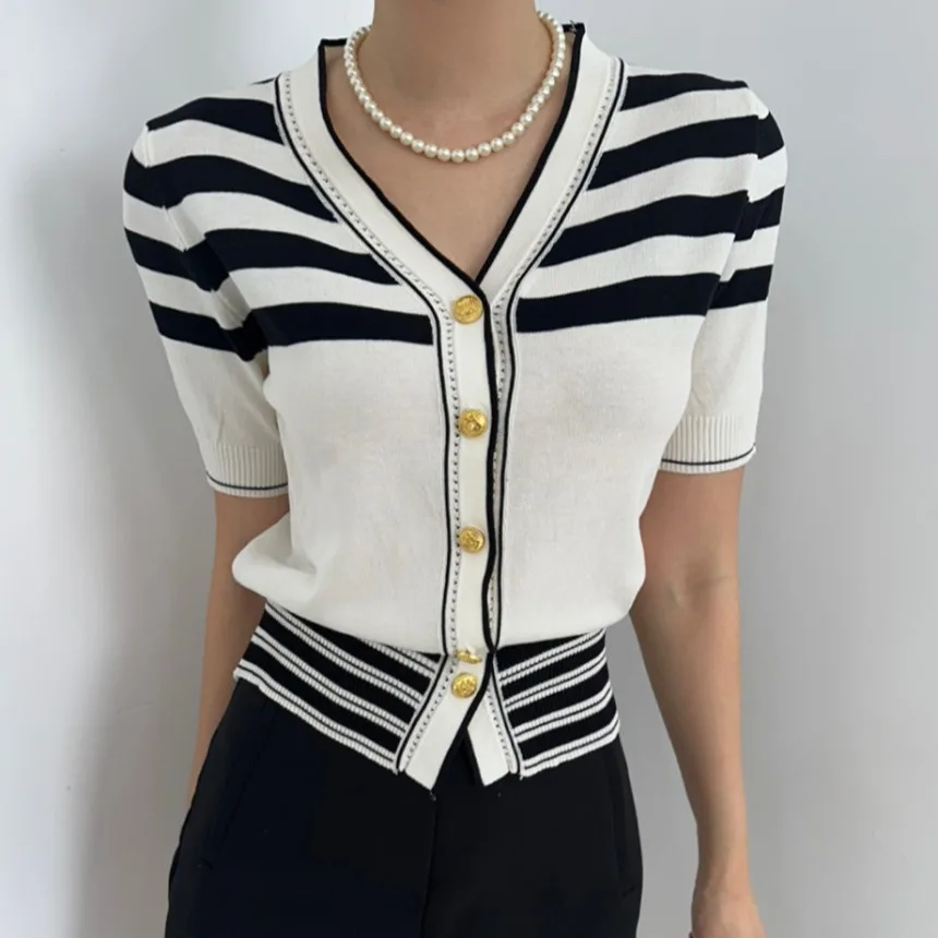 Summer Ice Silk Stripe Knitted Short Sleeve V-Neck Single Button Slim Fit Short Cardigan Women's Fashionable Breathable Top
Summer Ice Silk Stripe Knitted Short Sleeve V-Neck Single Button Slim Fit Short Cardigan Women's Fashionable Breathable Top