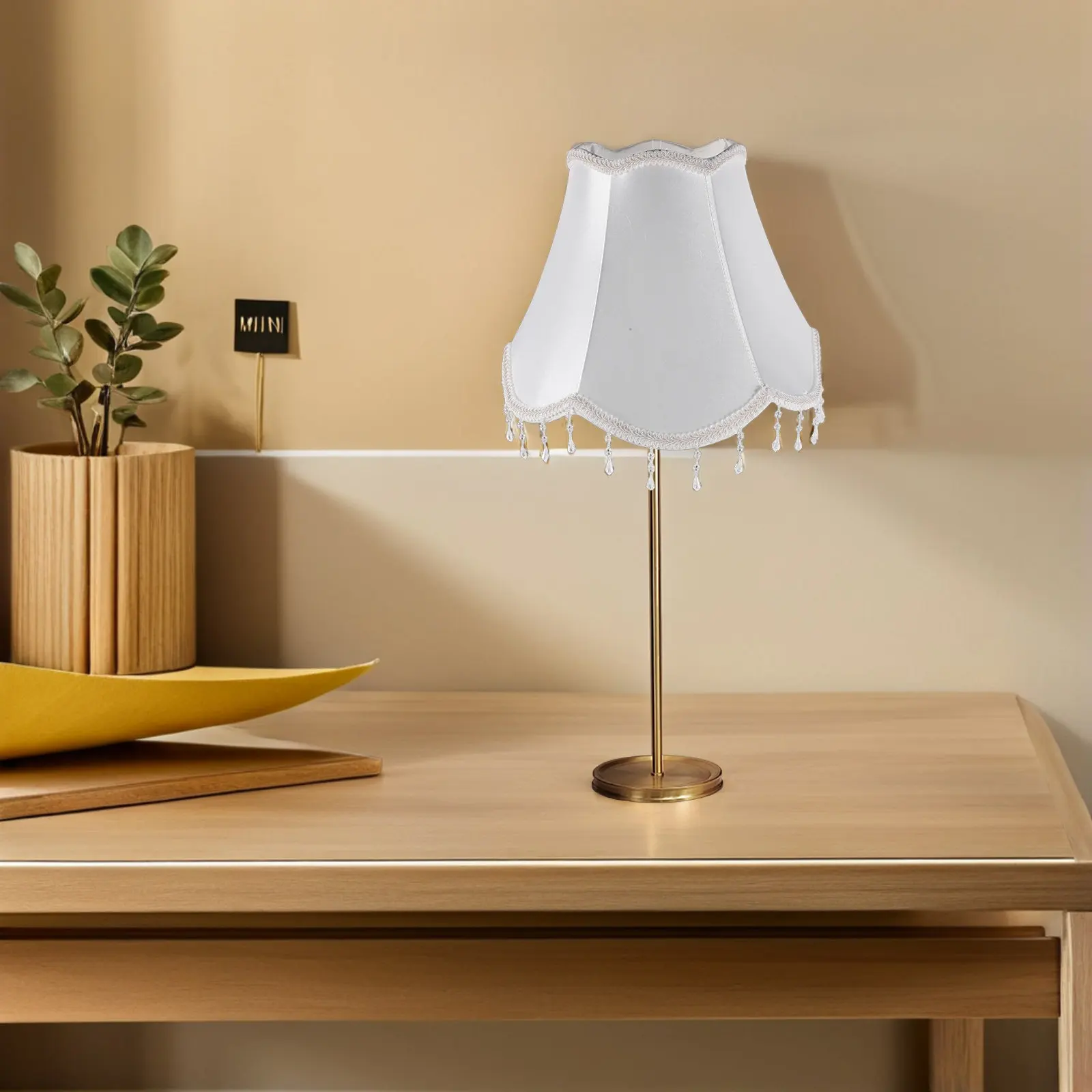 Маленький винтажный тканевый абажур с бисерной отделкой в викторианском стиле, сменный чехол для настольной лампы, мягкий свет, для гостиной, отеля
Маленький винтажный тканевый абажур с бисерной отделкой в викторианском стиле, сменный чехол для настольной лампы, мягкий свет, для гостиной, отеля