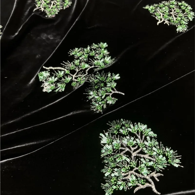 The high-end custom-made new Chinese-style silk and velvet embroidered fabric for autumn winter cotton-padded clothes is thick
The high-end custom-made new Chinese-style silk and velvet embroidered fabric for autumn winter cotton-padded clothes is thick