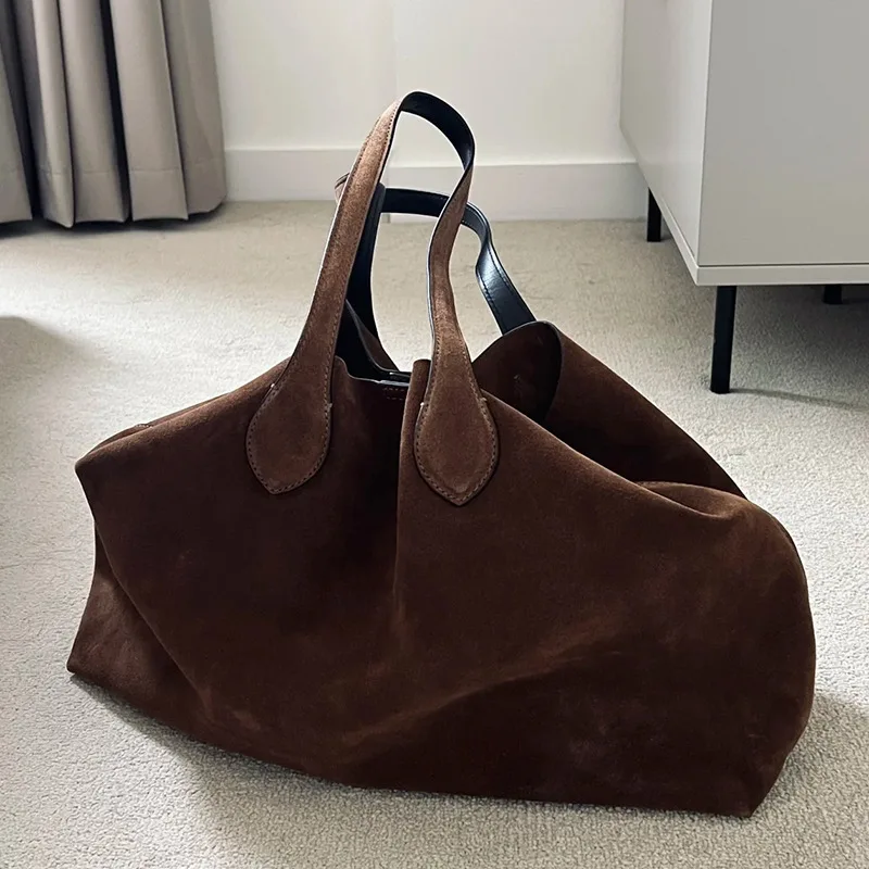 Suede Autumn and Winter Women's Tote Bag 2026 Niche Design Wing Bag Matte Cowhide Large Capacity Women's Handheld Bag
Suede Autumn and Winter Women's Tote Bag 2026 Niche Design Wing Bag Matte Cowhide Large Capacity Women's Handheld Bag