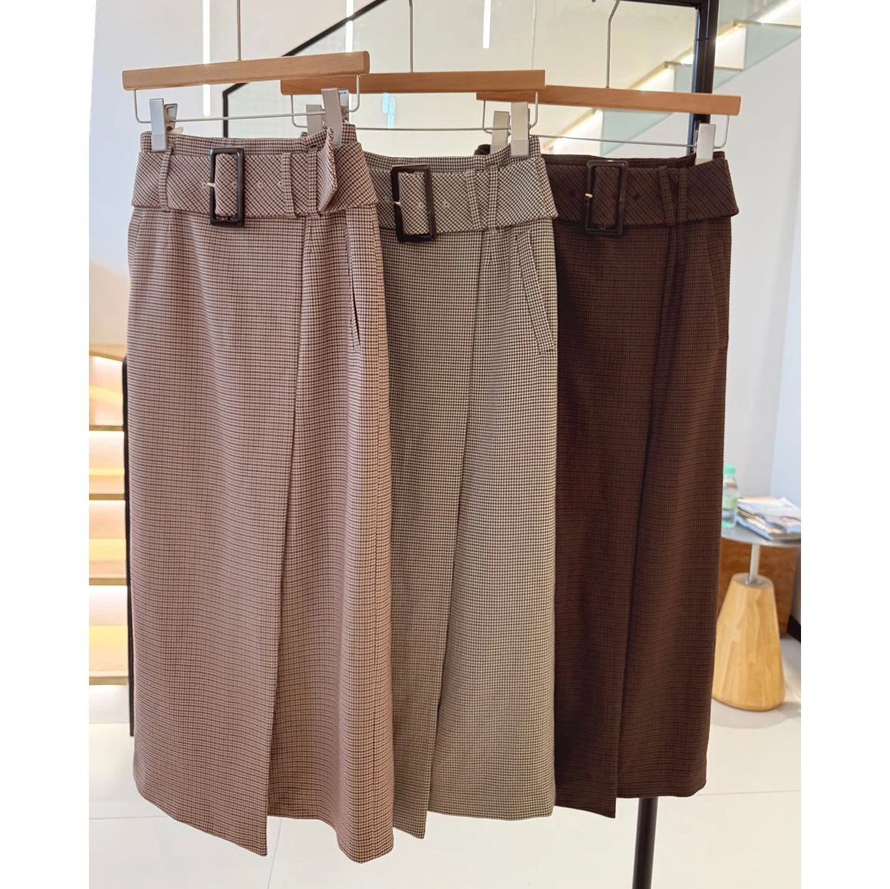 Elegant Fashionable Vintage High Waist Straight Tube Skirt with Belt Woolen Pencil Skirt Split Design Polyester Fiber
Elegant Fashionable Vintage High Waist Straight Tube Skirt with Belt Woolen Pencil Skirt Split Design Polyester Fiber
