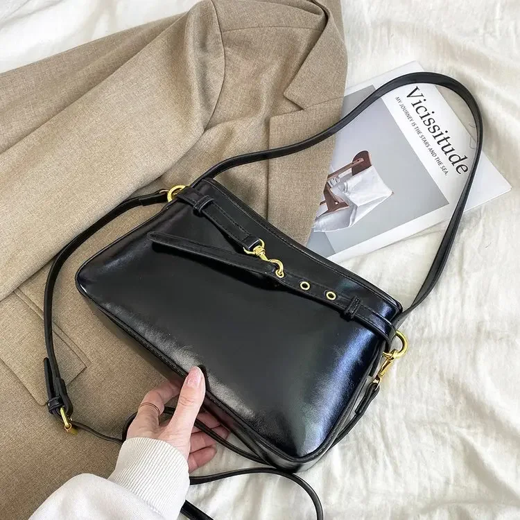 European Woven Shoulder Bag 2025, Full-Grain Leather Crossbody Purse, Women's Versatile Office Companion & Weekend City Walks
European Woven Shoulder Bag 2025, Full-Grain Leather Crossbody Purse, Women's Versatile Office Companion & Weekend City Walks