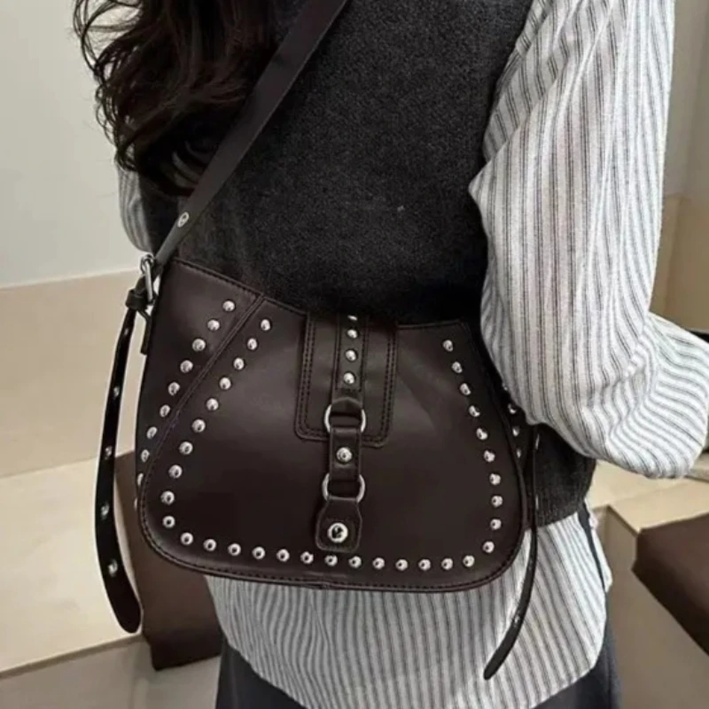 American Retro-punk Y2k Metal Rivet PU Leather Cool Messenger Bag Large-capacity Storage Bags Handbag Crossbody Bag Woman Bags
American Retro-punk Y2k Metal Rivet PU Leather Cool Messenger Bag Large-capacity Storage Bags Handbag Crossbody Bag Woman Bags