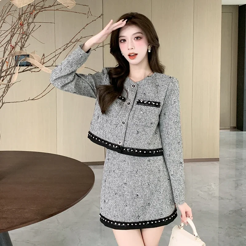 Korean Fashion Elegant Women Two Piece Skirt Sets O Neck Long Sleeve Single Breasted Jacket + High Waist A Line Mini Skirt Sets
Korean Fashion Elegant Women Two Piece Skirt Sets O Neck Long Sleeve Single Breasted Jacket + High Waist A Line Mini Skirt Sets