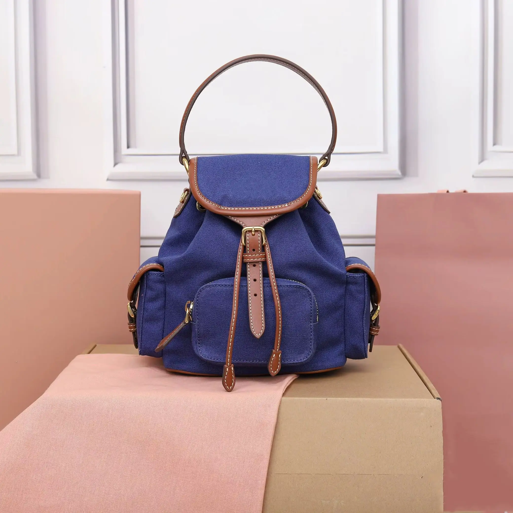 Дизайнерские роскошные сумки для женщин 2025 года, высококачественный рюкзак известного бренда, элегантная модная сумка через плечо, модный кошелек
Дизайнерские роскошные сумки для женщин 2025 года, высококачественный рюкзак известного бренда, элегантная модная сумка через плечо, модный кошелек