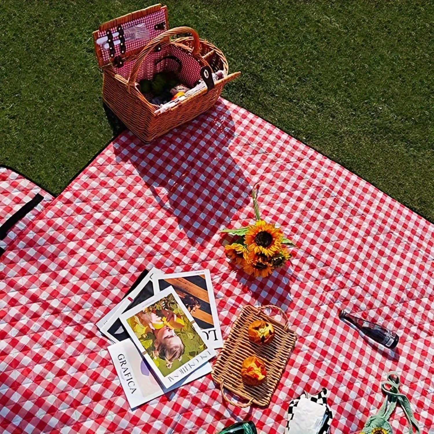 1pc Large Beach Blanket Picnic Blanket Suitable For 4-7 Adults, Waterproof Sandproof Foldable Mat, Suitable For Camping Park Tra
1pc Large Beach Blanket Picnic Blanket Suitable For 4-7 Adults, Waterproof Sandproof Foldable Mat, Suitable For Camping Park Tra