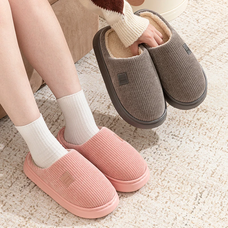 Вельветовые вязаные хлопковые тапочки, женские зимние утепленные плюшевые домашние туфли, женские удобные нескользящие домашние тапочки на толстой подошве 
Вельветовые вязаные хлопковые тапочки, женские зимние утепленные плюшевые домашние туфли, женские удобные нескользящие домашние тапочки на толстой подошве