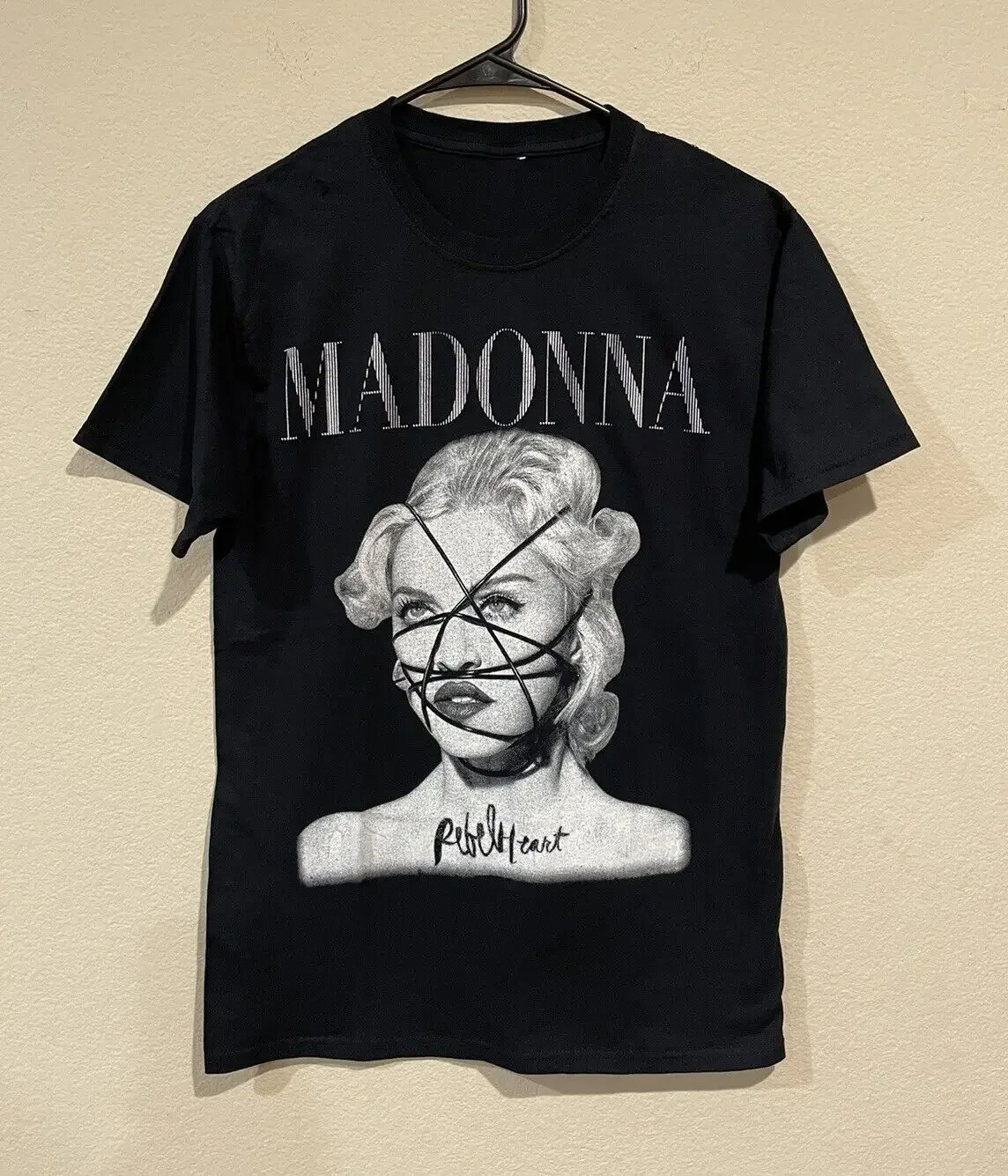 Madonna Rebel Heart 2015 Tour T Shirt Mens Small Black Y2K Band Pop Concert Rare
Madonna Rebel Heart 2015 Tour T Shirt Mens Small Black Y2K Band Pop Concert Rare