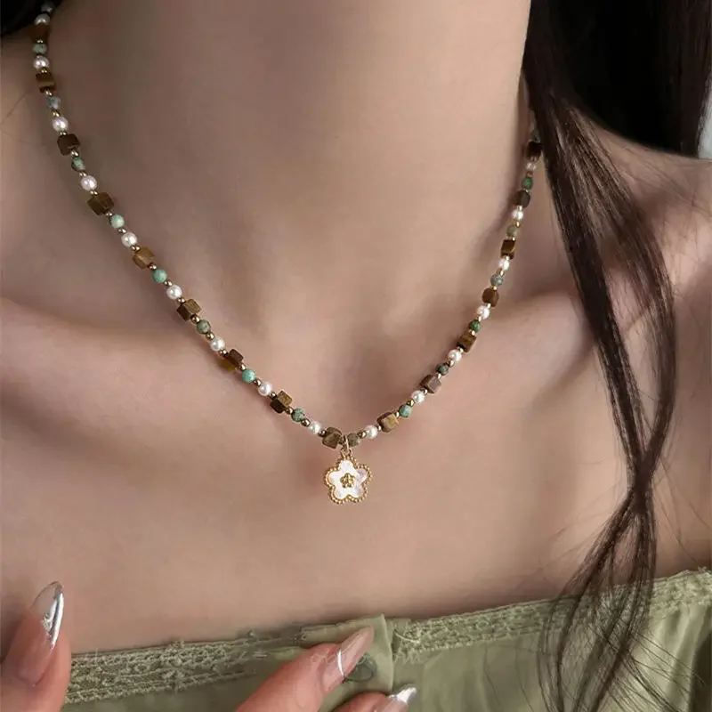 Exquisite Imitation Pearl Chain Flower Pendant Necklace for Women Vintage Colored Bead Necklace Trendy Jewelry Accessories
Exquisite Imitation Pearl Chain Flower Pendant Necklace for Women Vintage Colored Bead Necklace Trendy Jewelry Accessories