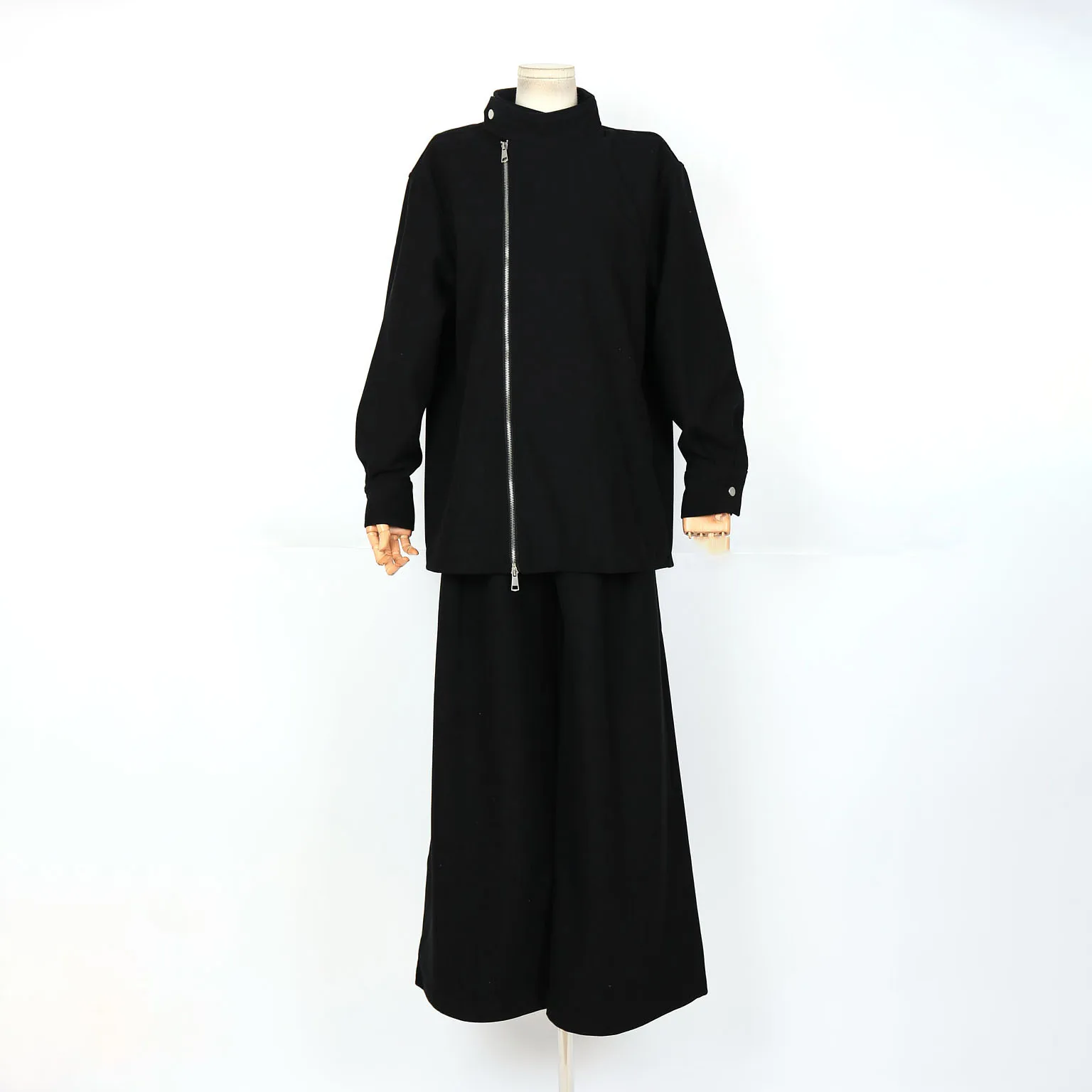 2025 женская весенняя черная асимметричная куртка на молнии и комплект широких брюк, свободный модный повседневный комплект из двух предметов для женщин
2025 женская весенняя черная асимметричная куртка на молнии и комплект широких брюк, свободный модный повседневный комплект из двух предметов для женщин