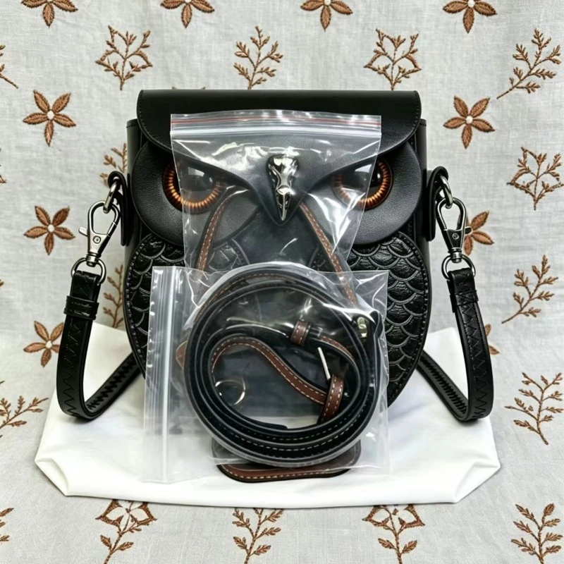 Cool trendy fashion creative snake pattern splicing handbag
Cool trendy fashion creative snake pattern splicing handbag