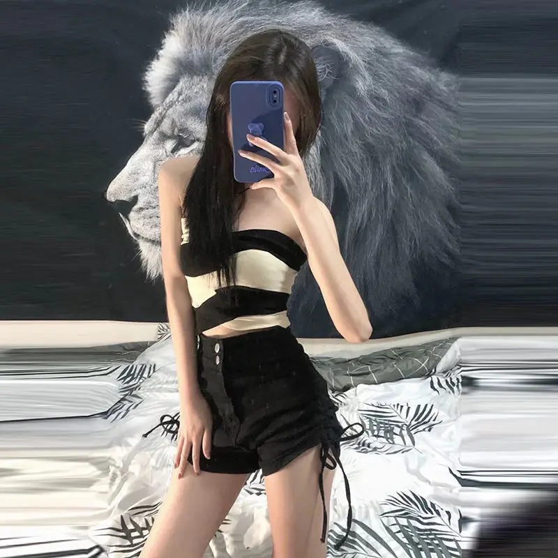 Sexy Slim Stripes Short Sets for Women 2 Pieces Trend 2025 Stylish Tailoring Novelty In Clothing Chic and Elegant Woman Shorts
Sexy Slim Stripes Short Sets for Women 2 Pieces Trend 2025 Stylish Tailoring Novelty In Clothing Chic and Elegant Woman Shorts