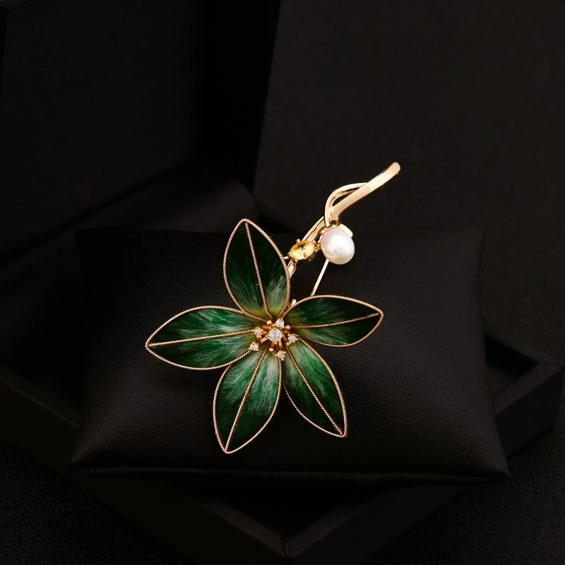 Chinese Heritage Velvet Magnolia Flower Brooch Women Vintage Lapel Pin Natural Pearl Decor Elegant Suit Luxury Gifts Accessories
Chinese Heritage Velvet Magnolia Flower Brooch Women Vintage Lapel Pin Natural Pearl Decor Elegant Suit Luxury Gifts Accessories